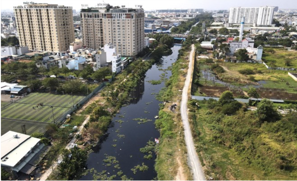 Một đoạn kênh Tham Lương - rạch Nước Lên (TP. Hồ Chí Minh) bị ô nhiễm (Ảnh: TL)