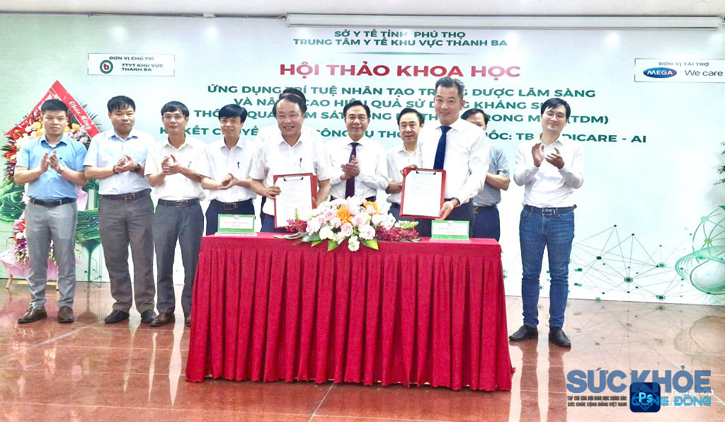 Lễ ký kết chuyển giao giữa TTYT khu vực Thanh Ba và TTYT khu vực Phù Ninh (ảnh:ĐT)