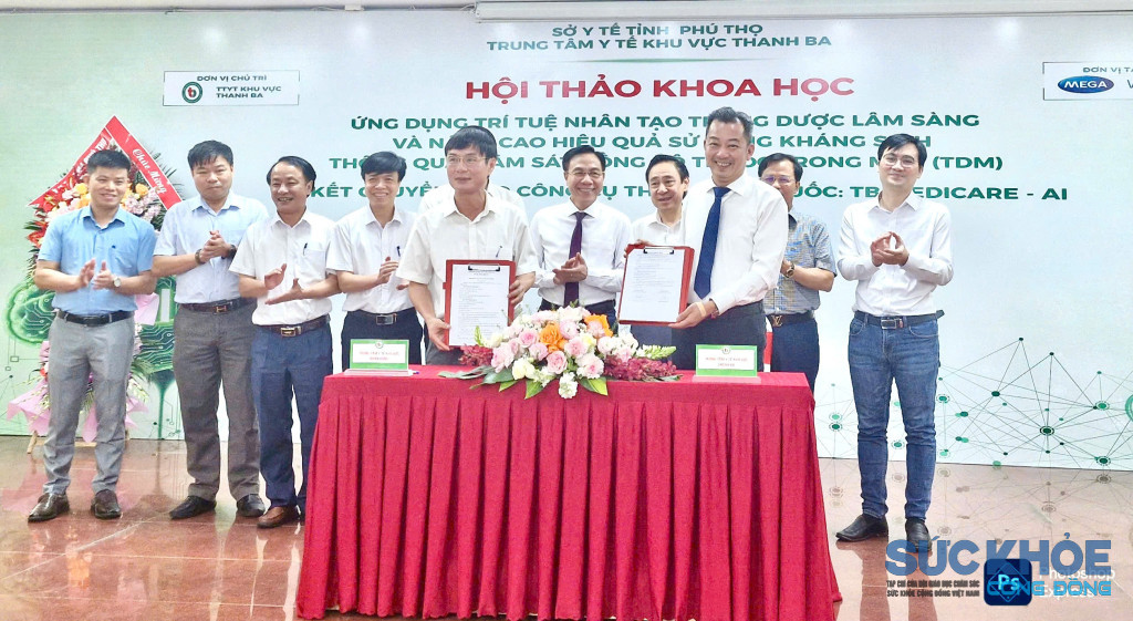 Lễ ký kết chuyển giao giữa TTYT Khu vực Thanh Ba và TTYT Khu vực Đoan Hùng (ảnh: ĐT)