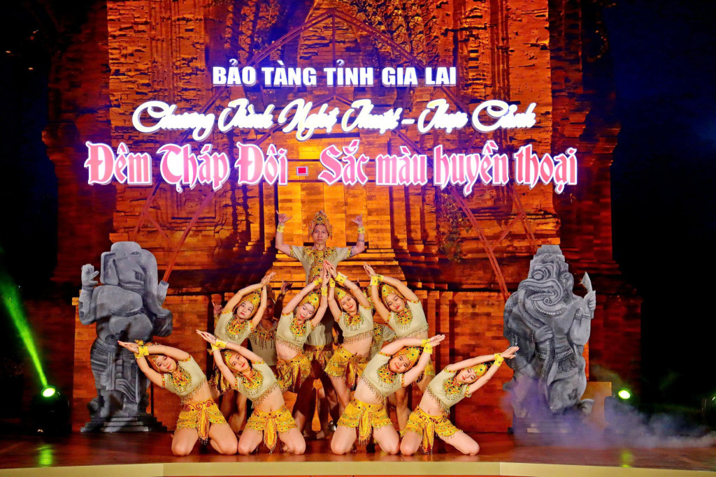 Tiết mục Múa Chăm cung đình (Ảnh: Đặng Văn Đệ)