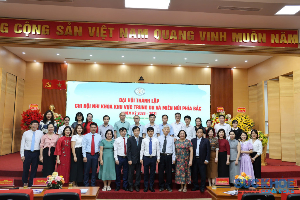 Chụp ảnh lưu niệm tại Đại hội thành lập chi hội Nhi khoa khu vực trung du miền núi phía bắc (ảnh: ĐT)