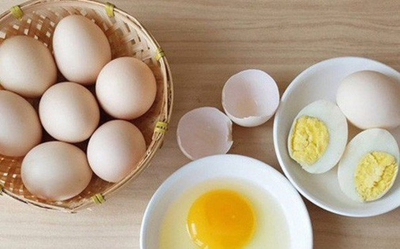 Trứng gà cung cấp protein chất lượng cao, phù hợp với nhu cầu dinh dưỡng của người lớn tuổi (Ảnh: Sưu tầm)