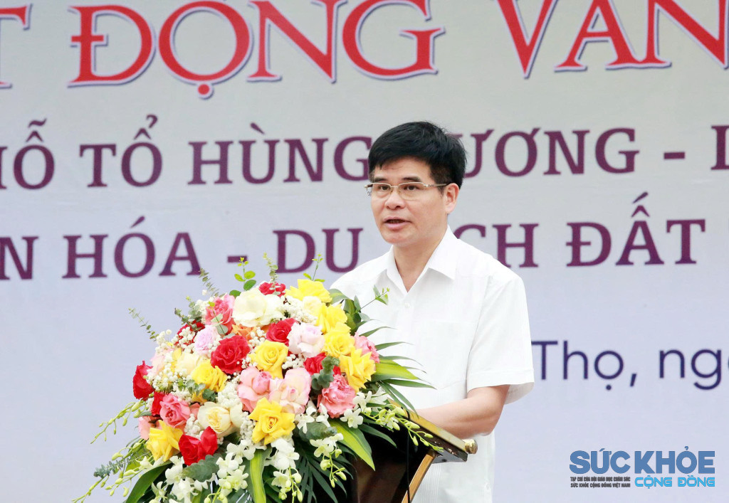 Ông: Dương Hoàng Hương - Ủy viên Ban Thường vụ Tỉnh ủy, Giám đốc Sở Văn hóa, Thể thao và Du lịch phát biểu khai mạc các hoạt động văn hóa, thể thao (ảnh:BTC)