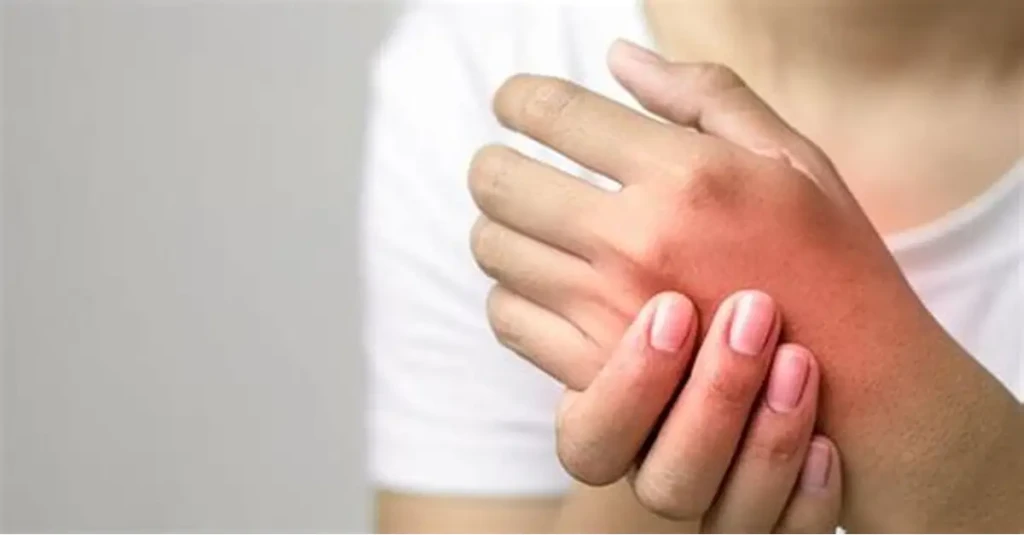Nghỉ ngơi hợp lý và tập phục hồi đúng cách giúp cải thiện tình trạng viêm bao cơ hiệu quả (Ảnh: Sưu tầm)