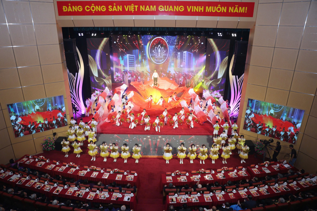 Chương trình nghệ thuật đặc sắc mở đầu lễ kỷ niệm ( Ảnh BTC cung cấp)