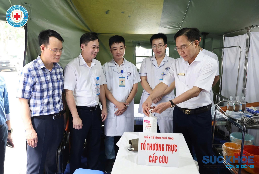 TS. Lê Hồng Trung, Giám đốc Sở Y tế kiểm tra công tác Y tế tại đền Hùng (ảnh:TL) 