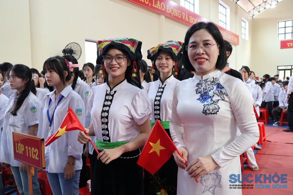Cô trò trường THPT Yên Lập tại lễ Khai giảng năm học mới (ảnh:TL)