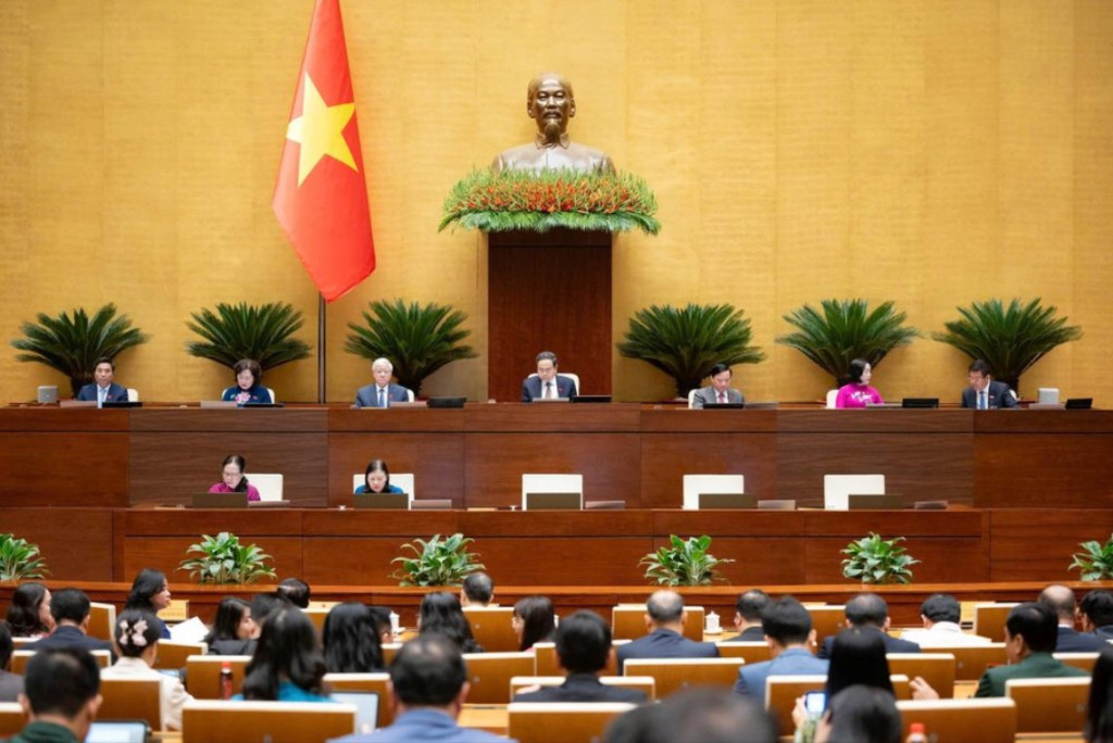 Quang cảnh phiên họp sáng 24/4