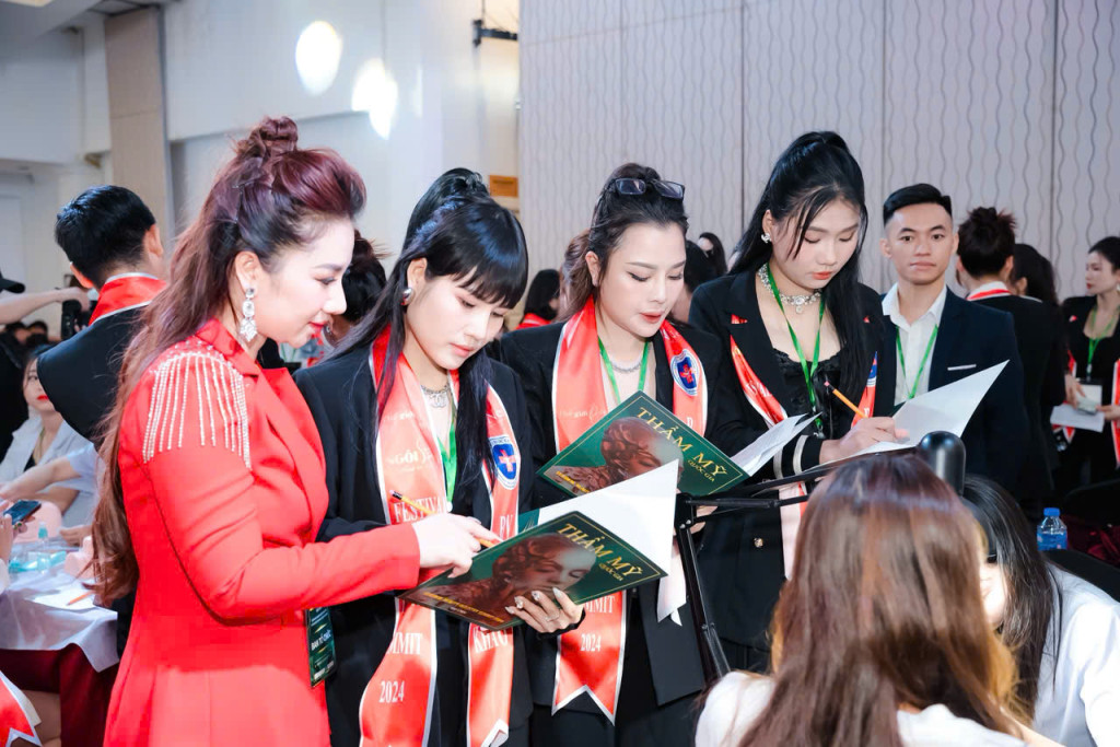 Chuyên môn vững vàng giúp Trang Việt Kiều đảm nhiệm nhiều vai trò giám khảo và cố vấn (Ảnh: BTC)