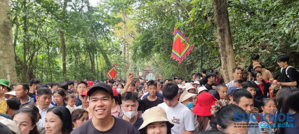Lượng khách hành hương lên Đền ngày càng đông(ảnh:TL)