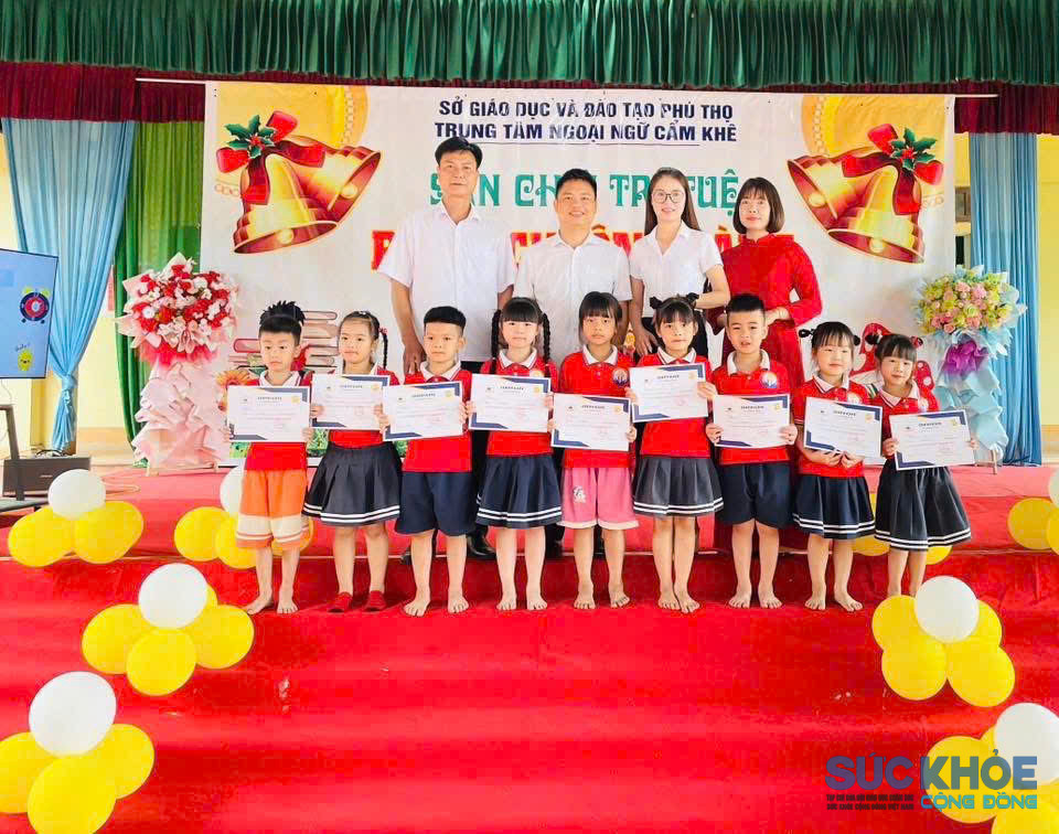 Tổ chức Rung Chuông Vàng có sự tham dự của Nhà báo Đình Thơm (ảnh: TL)