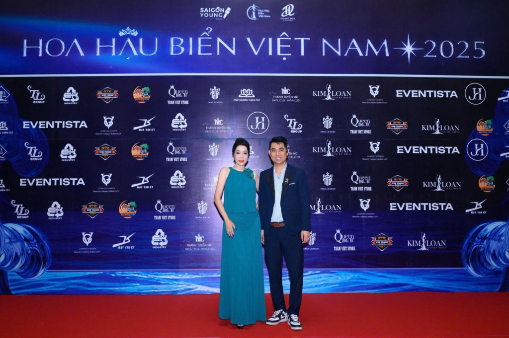 Nhà báo Trung Hoàng cùng NSND Á hậu Trịnh Kim Chi