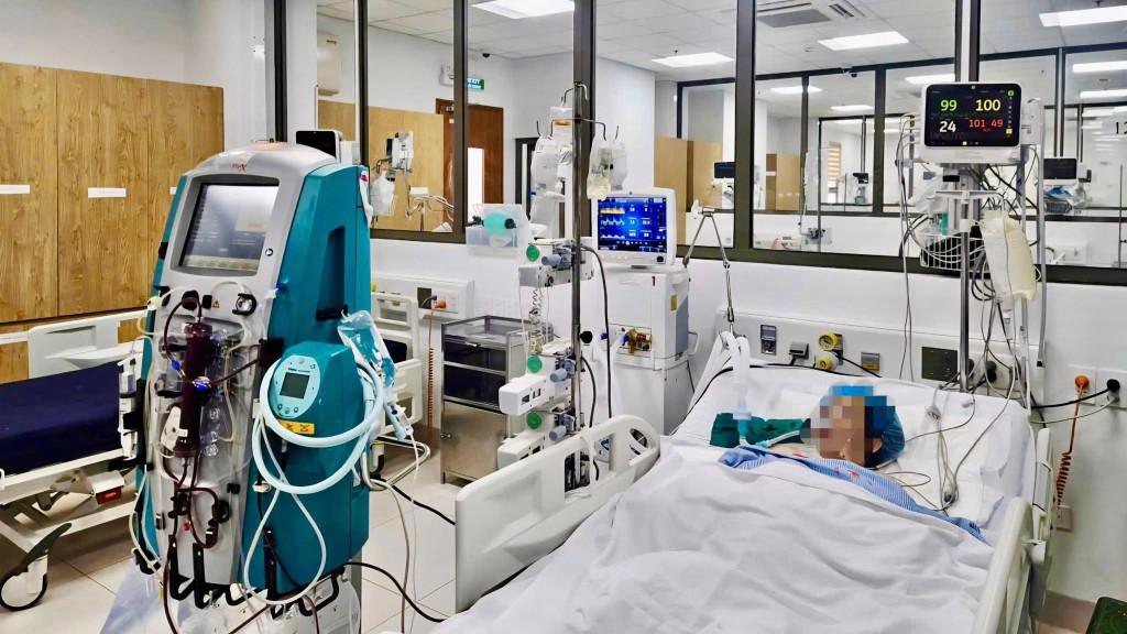 Bệnh nhân được theo dõi và điều trị tích cực (Ảnh: BVCC)