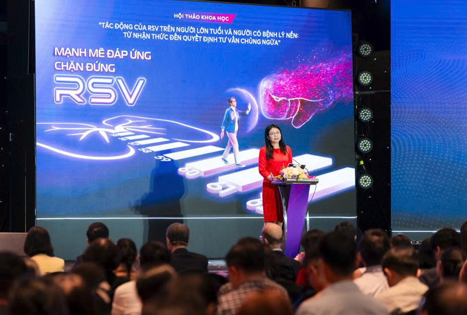 Phạm Thị Mỹ Liên - Chủ tịch GSK Việt Nam phát biểu trong hội nghị