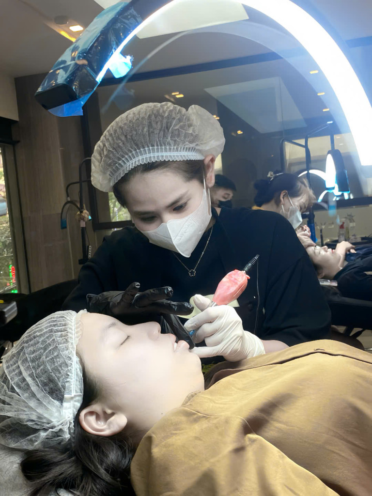 Vũ Thị Thùy Linh – chuyên viên phun xăm thẩm mỹ với định hướng phát triển chuyên nghiệp (Ảnh: BTC)