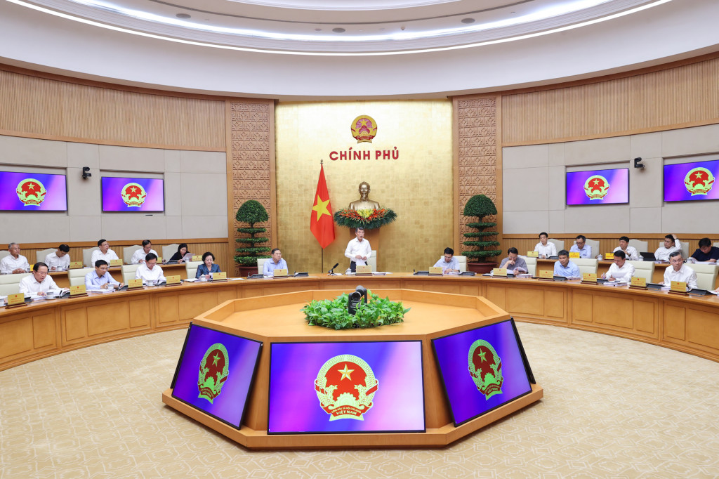 Thủ tướng yêu cầu Ngân hàng Nhà nước bám sát diễn biến về xuất nhập khẩu, nhập siêu, nhu cầu ngoại tệ, thanh toán, trả nợ; chủ động điều hành lãi suất, tỷ giá, tín dụng linh hoạt, hài hòa (Ảnh: VGP/Nhật Bắc)