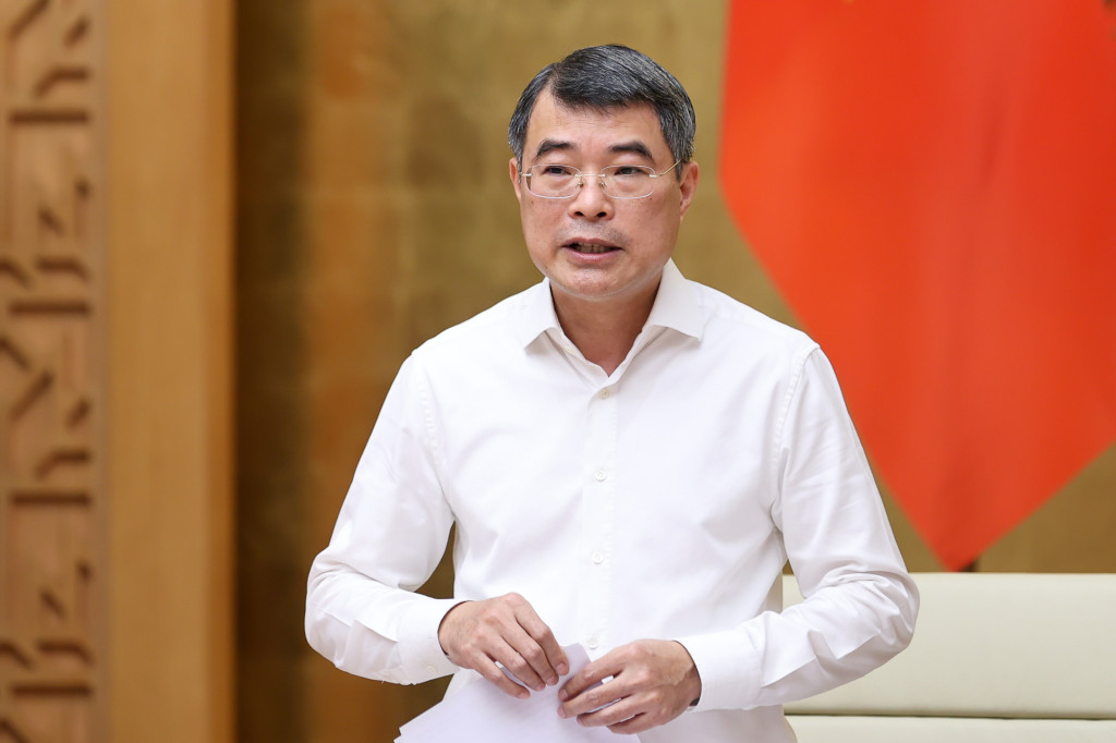 Thủ tướng lưu ý Bộ Giáo dục và Đào tạo rà soát kỹ chương trình sách giáo khoa phổ thông để sửa đổi, bổ sung nếu cần thiết (Ảnh: VGP/Nhật Bắc)