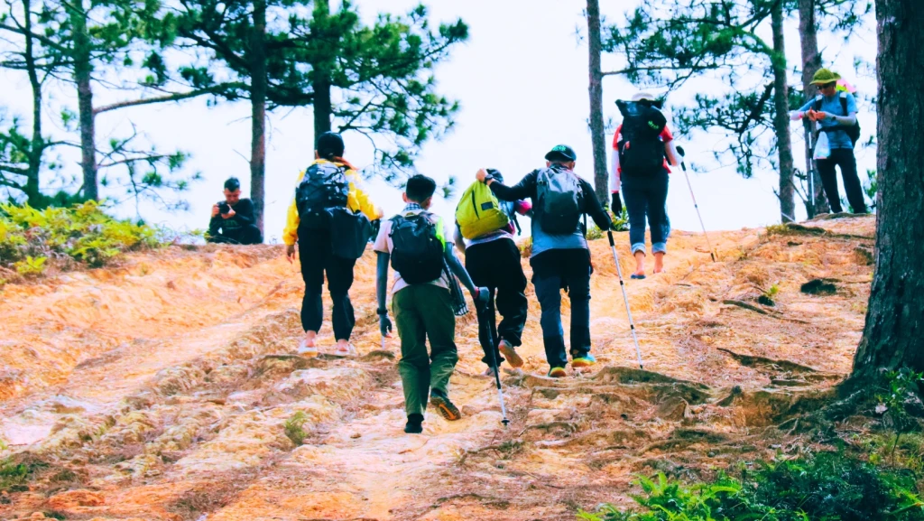 Tinh thần đồng đôi rất quan trọng trong những chuyến trekking (Ảnh: Sưu tầm)