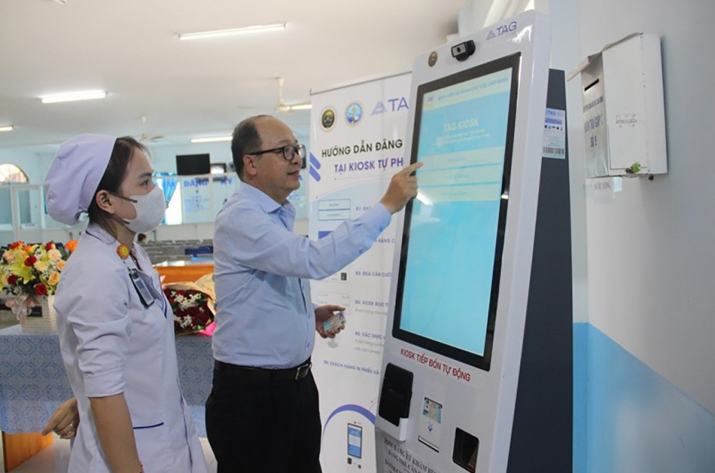 Nhiều cơ sở khám, chữa bệnh đã ứng dụng công nghệ hiện đại trong khám, chữa bệnh (Ảnh: Châu Anh)