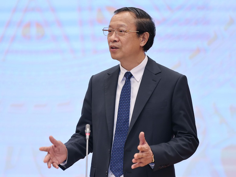 Thứ trưởng Thường trực Bộ Giáo dục và Đào tạo Phạm Ngọc Thưởng thông tin về việc triển khai sách giáo khoa thống nhất tại Họp báo chính phủ thường kỳ ngày 4/5 (Ảnh: VGP)