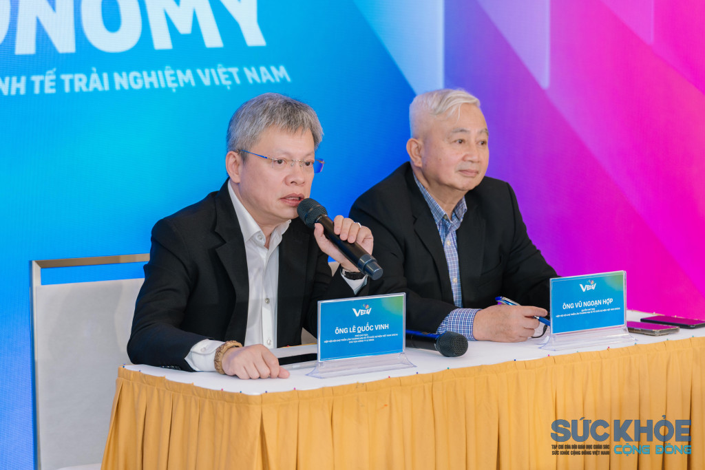 Đại diện Ban tổ chức chia sẻ thông tin về với các cơ quan báo chí 