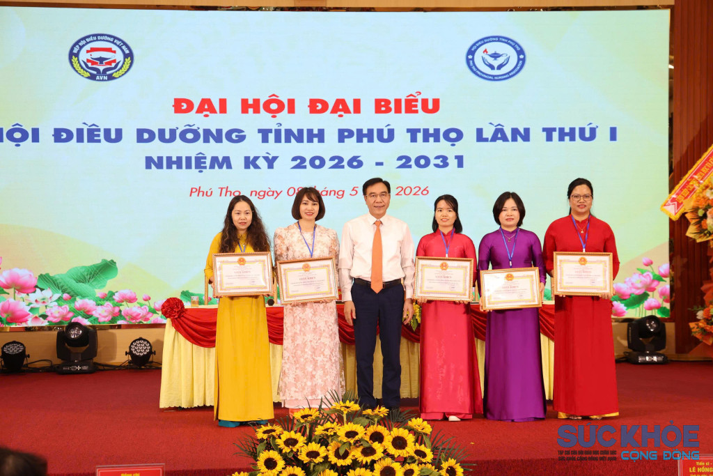 05 tập thể hoàn thành tốt nhiệm vụ trong công tác Điều dưỡng năm 2025 nhận được Giấy khen của Giám đốc Sở Y tế (ảnh:ĐT)