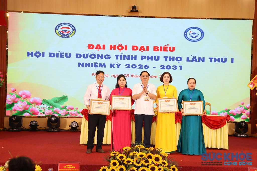 04 tập thể nhận được Giấy khen của Liên hiệp các Hội Khoa học và Kỹ thuật tỉnh (ảnh:ĐT)