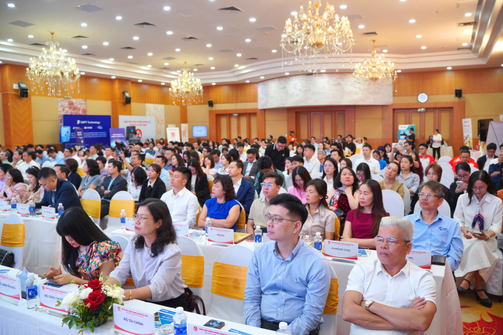 Các đại biểu tham dự 