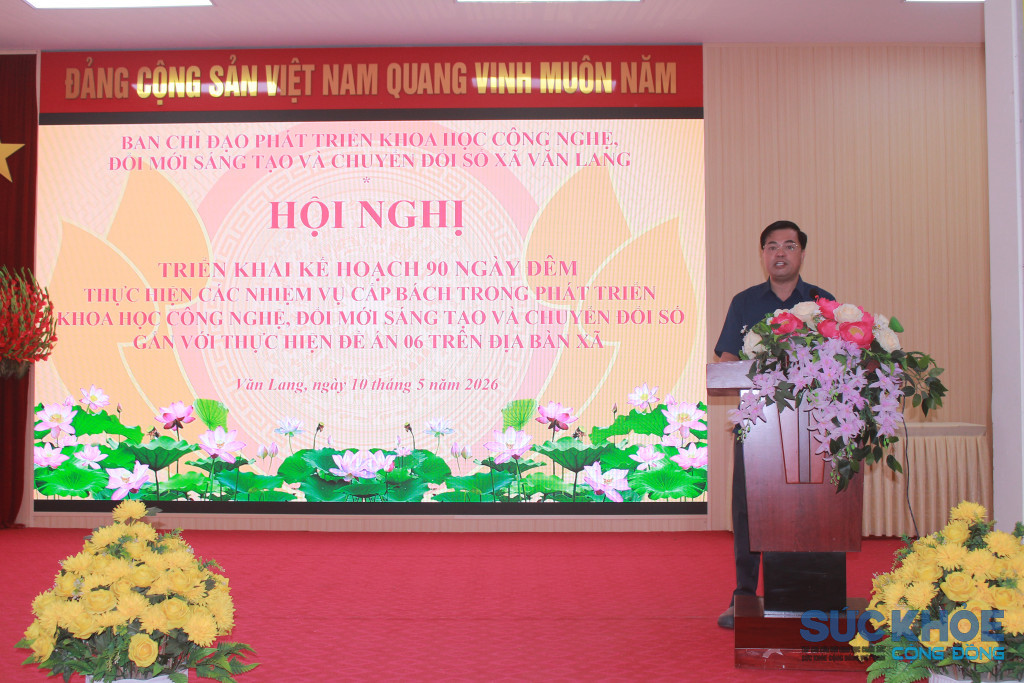 Ông Nguyễn Anh Tuấn, Chủ tịch UBND xã Phát biểu ý kiến tại hội nghị triển khai kế hoạch 90 ngày đêm(ảnh: ĐT)