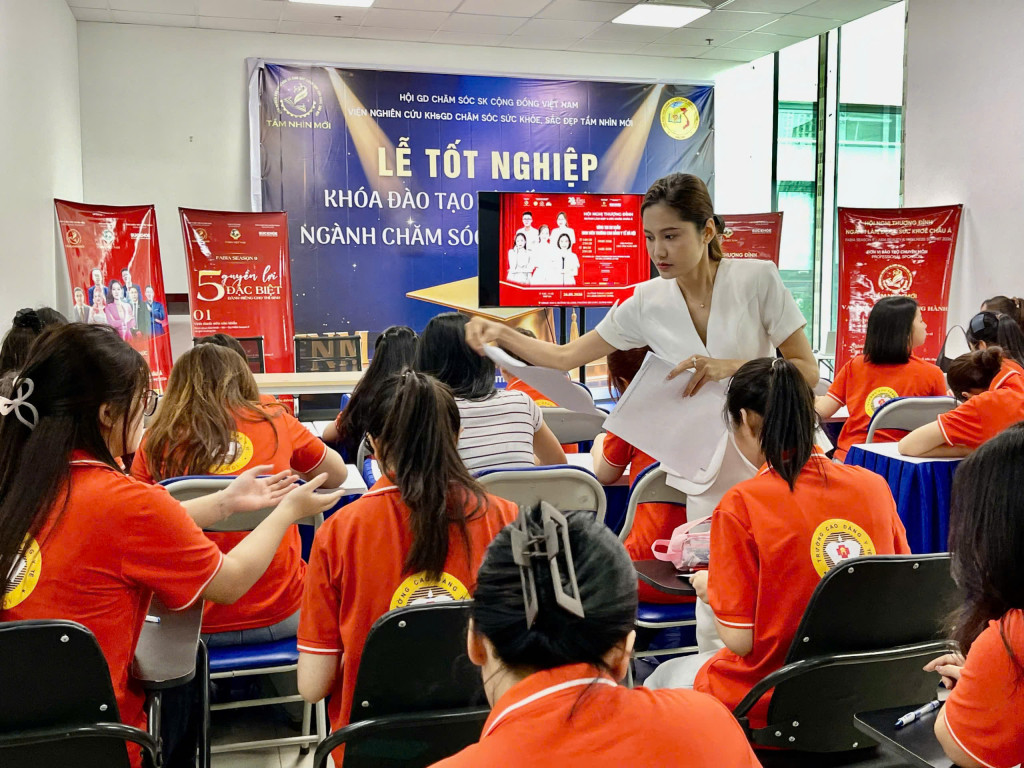 Gần 400 thí sinh đến từ Trường Cao đẳng Y tế Hà Nội tham gia phần thi lý thuyết và thực hành nghề chăm sóc sắc đẹp (Ảnh: BTC)