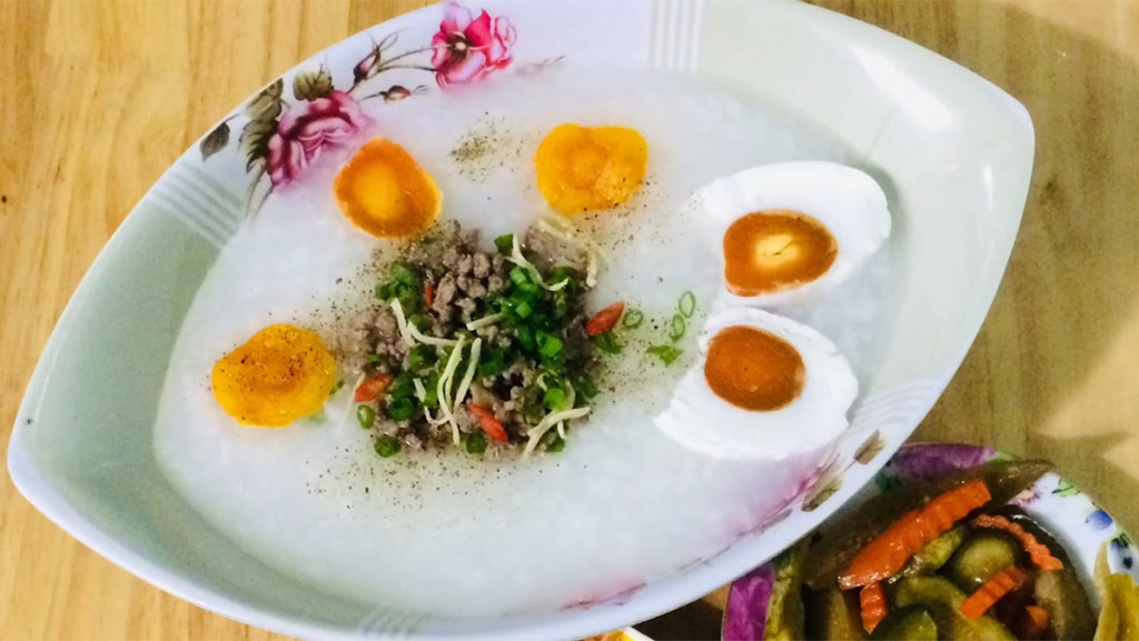 Món cháo tráng hột vịt muối (Ảnh: Sưu tầm)