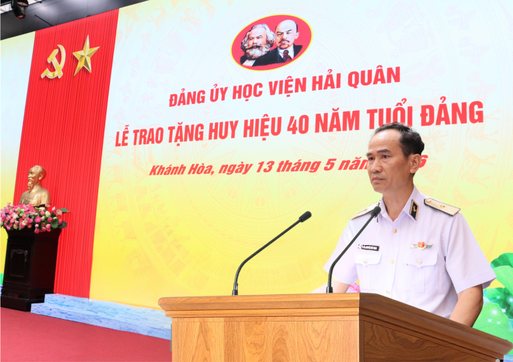Chuẩn Đô đốc Nguyễn Hữu Thoan phát biểu chúc mừng (Ảnh: PV)