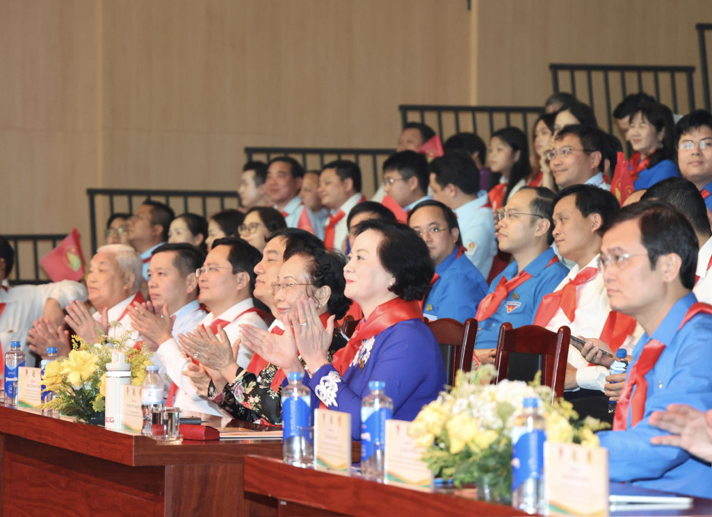 Bí thư Trung ương Đảng, Phó Thủ tướng Phạm Thị Thanh Trà và các đại biểu dự chương trình kỷ niệm 85 năm Ngày thành lập Đội Thiếu niên Tiền phong Hồ Chí Minh (Ảnh: VGP/Thu Giang)