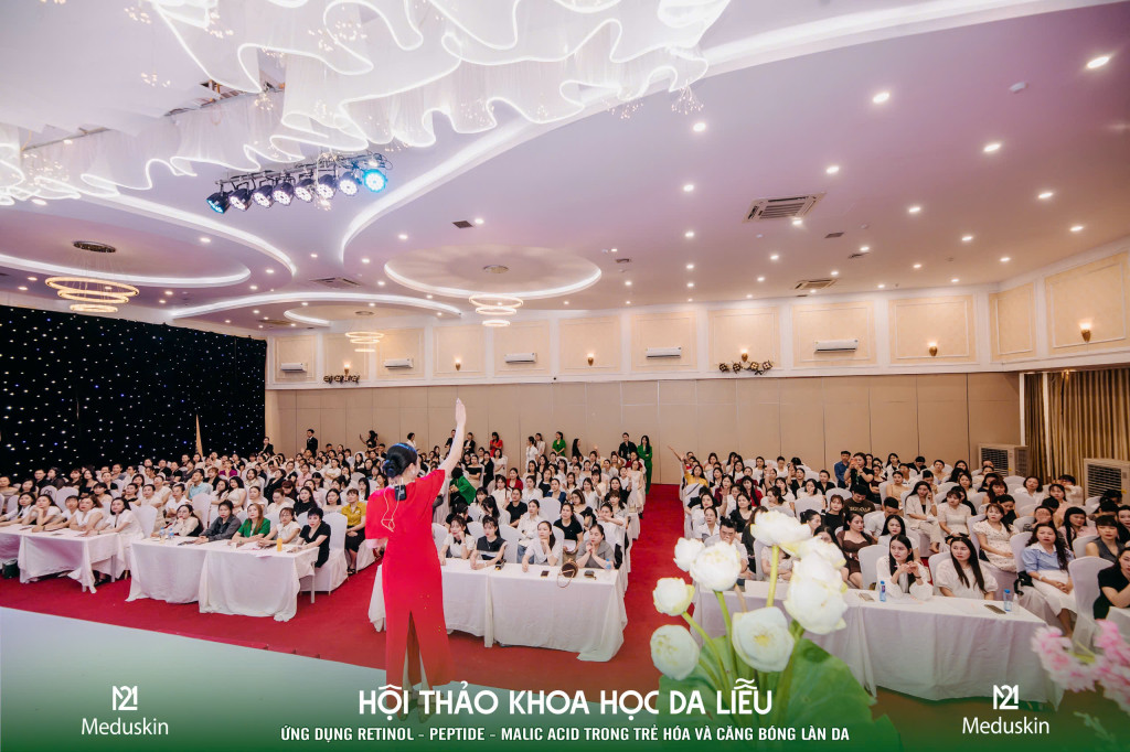 CEO Nguyễn Thị Giang chia sẻ tại buổi hội thảo (Ảnh: BTC)