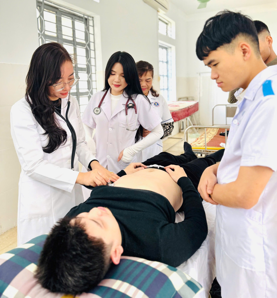 Từ giảng đường đến thực hành, chị Giang gắn nghề làm đẹp với nền tảng chăm sóc, an toàn và kỷ luật chuyên môn (Ảnh: BTC)
