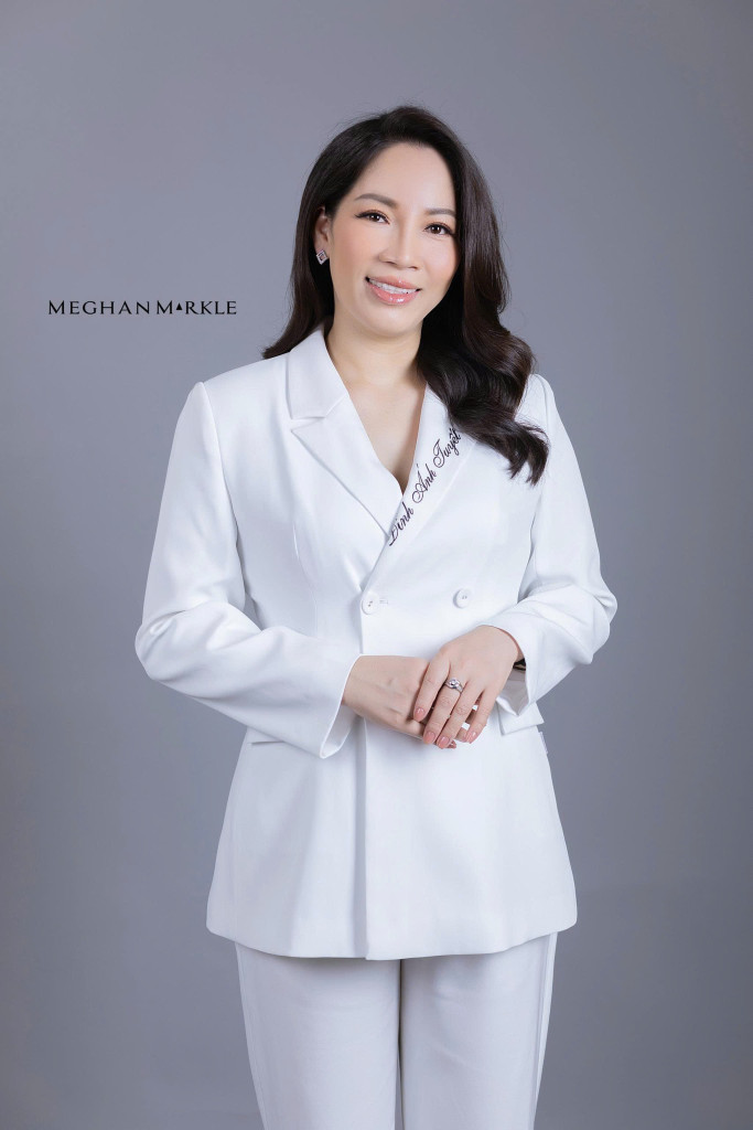 Hình ảnh đời thường của một người làm nghề chọn đi đường dài bằng kiến thức, sự bền bỉ và thái độ tử tế (Ảnhh: BTC)