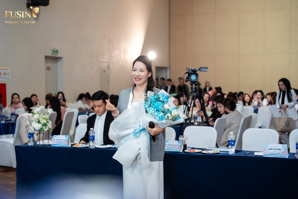 Khoảnh khắc Thạc sĩ Đinh Ánh Tuyết xuất hiện trong một chương trình chuyên môn của FUSIN, lan tỏa tinh thần học nghề nghiêm túc (Ảnh: BTC)