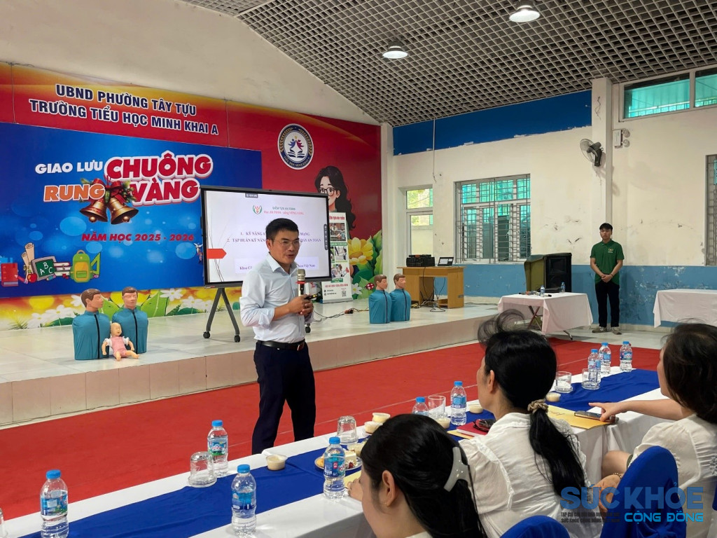 Chuyên gia trao đổi, hướng dẫn kỹ năng an toàn trên không gian mạng và phương pháp quản lý, bảo vệ trẻ em trước các nguy cơ từ thông tin độc hại trên môi trường số.