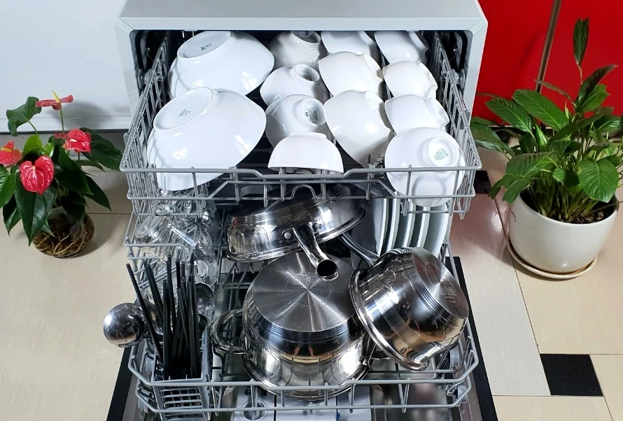 Nên vệ sinh máy rửa bát định kỳ để tối đa hiệu quả (Ảnh: Sưu tầm)