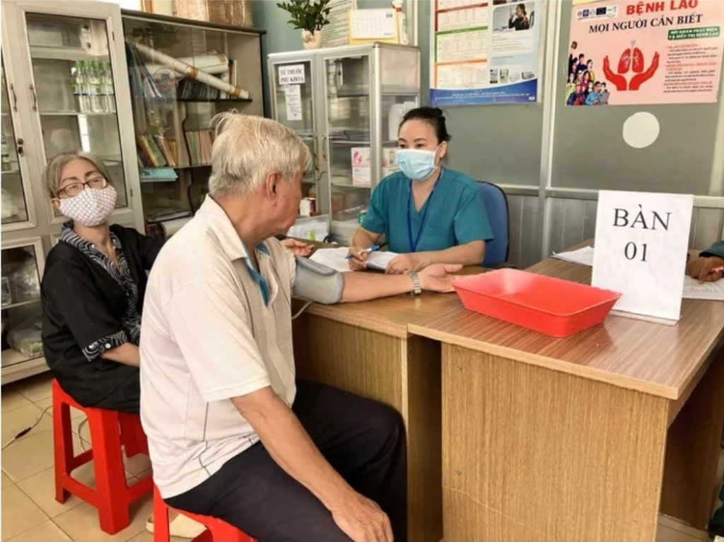 Người cao tuổi trên địa bàn TP. Hồ Chí Minh khám sức khỏe định kỳ (Ảnh: TL)