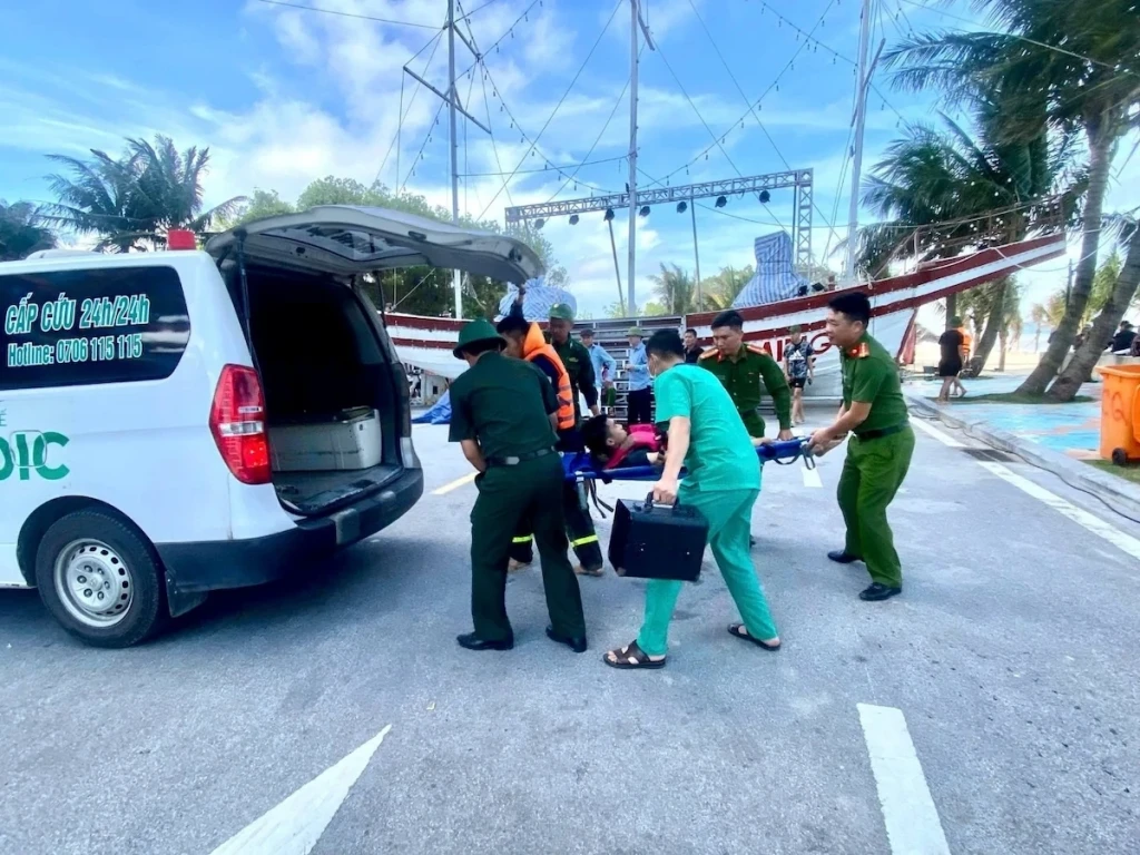 Diễn tập góp phần bảo đảm an toàn cho Nhân dân và du khách trong mùa du lịch biển 2026 (Ảnh: CTT xã Hoằng Tiến)