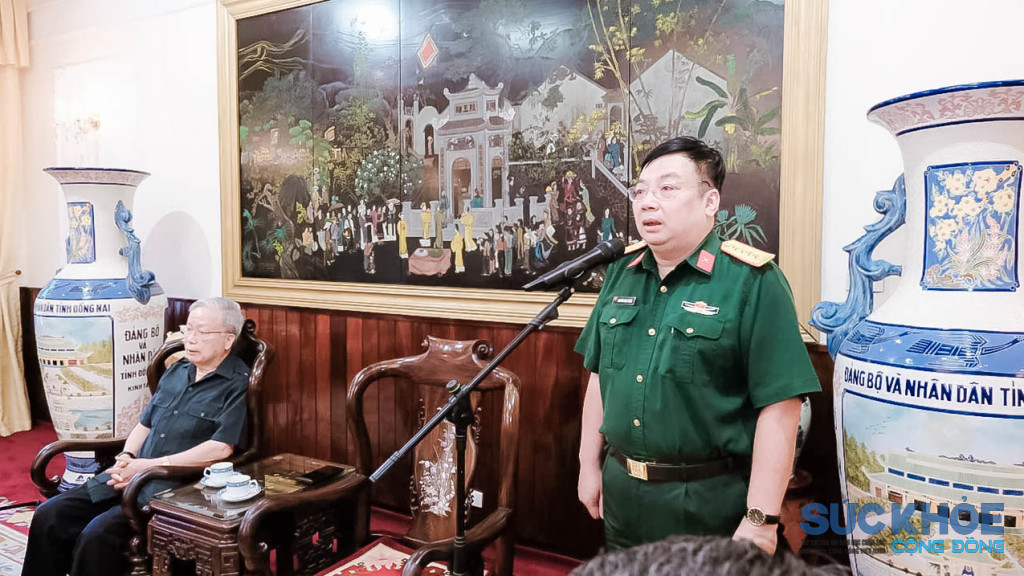 Đại tá Nguyễn Ngọc Huân, Phó Tư lệnh Bộ Tư lệnh Bảo vệ Lăng Chủ tịch Hồ Chí Minh chia sẻ tại buổi gặp mặt (Ảnh: Trần Tiến)