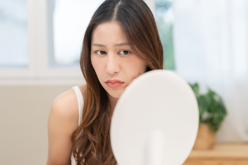 Thức khuya thiếu ngủ khiến da bị mất độ ẩm tự nhiên (Ảnh: Sưu tầm)