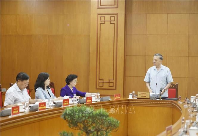 Tổng Bí thư, Chủ tịch nước nhấn mạnh, cần tích hợp Đông Tây y theo hướng y học chứng thực, hai nền y học không thể đối lập mà phải bổ trợ hoàn hảo cho nhau (Ảnh: TTXVN)