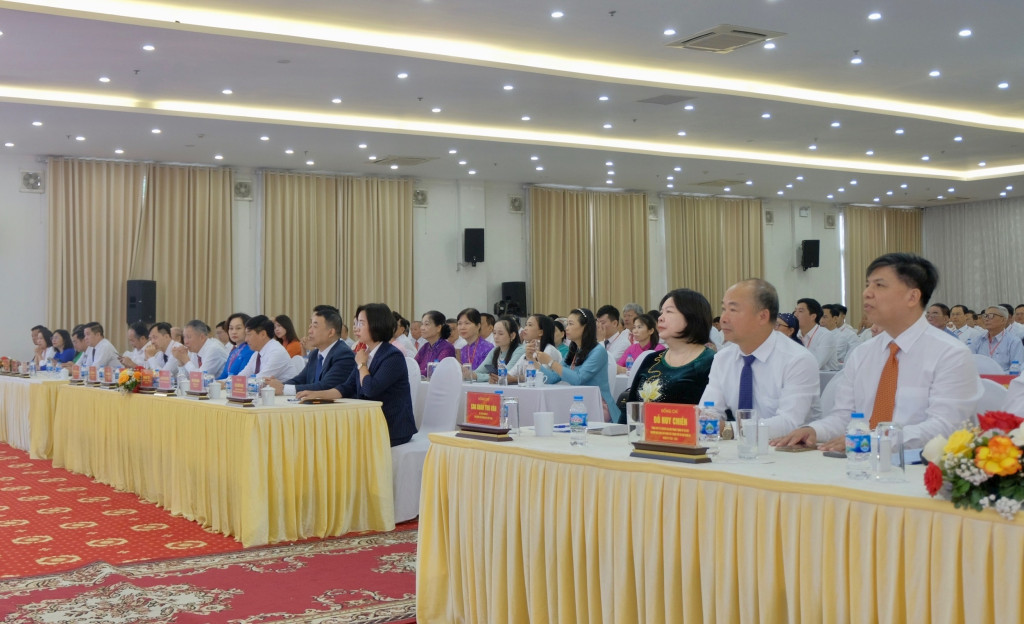 Các đại biểu tham dự đại hội 
