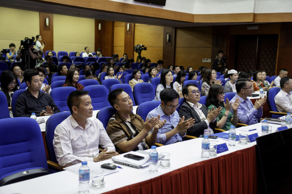 Các đại biểu tham dự buổi lễ (Ảnh: PV)