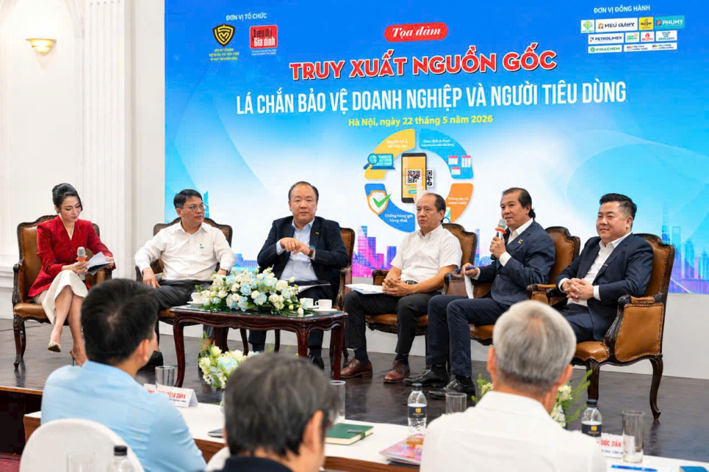 Các đại biểu chia sẻ tại buổi tọa đàm (Ảnh: PV)