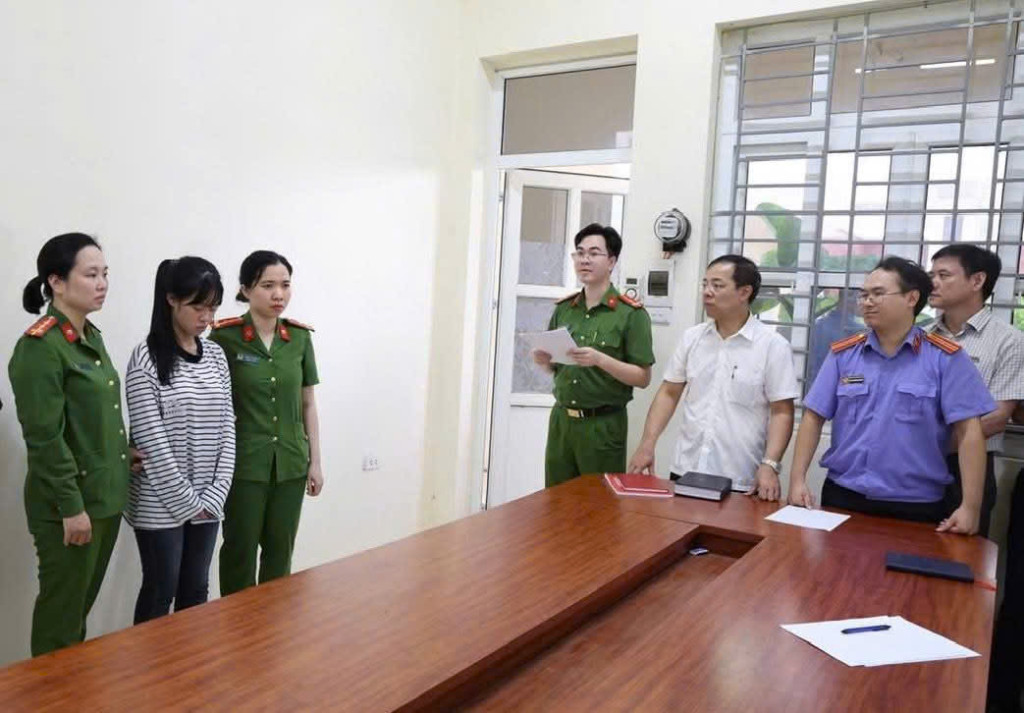 Hai đối tượng tại cơ quan điều tra (Ảnh: Công an Phú Thọ)