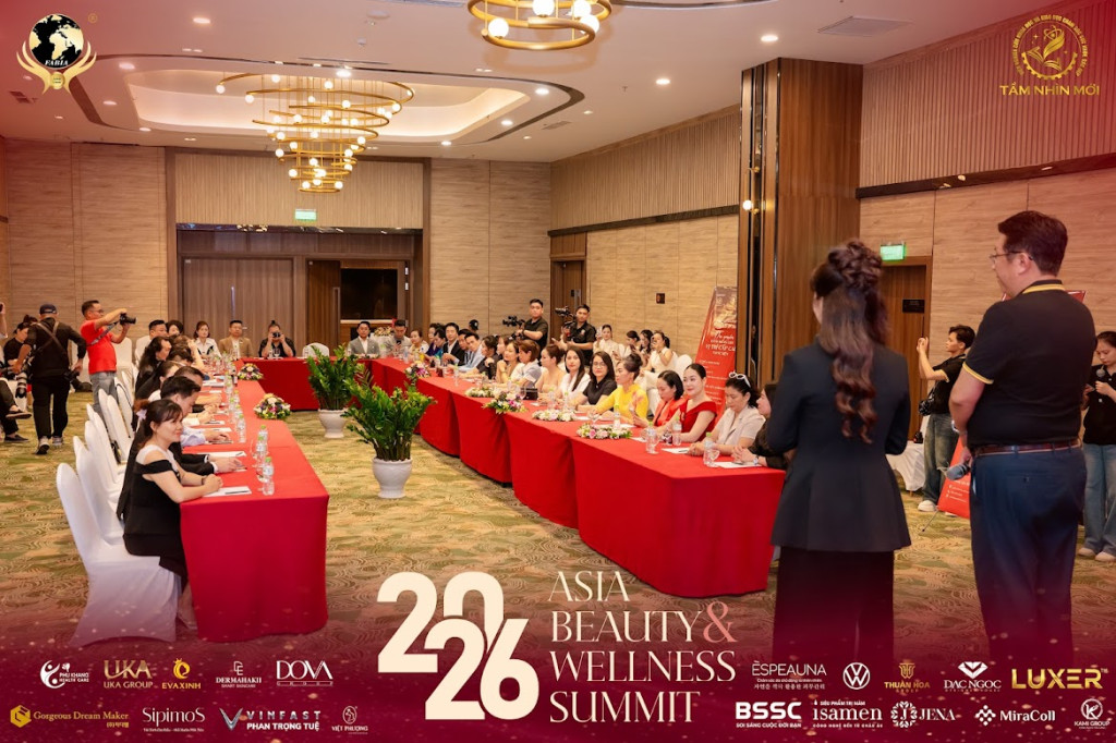 Các đại biểu theo dõi chương trình giới thiệu, cùng cập nhật kế hoạch triển khai sự kiện chính (Ảnh: BTC)