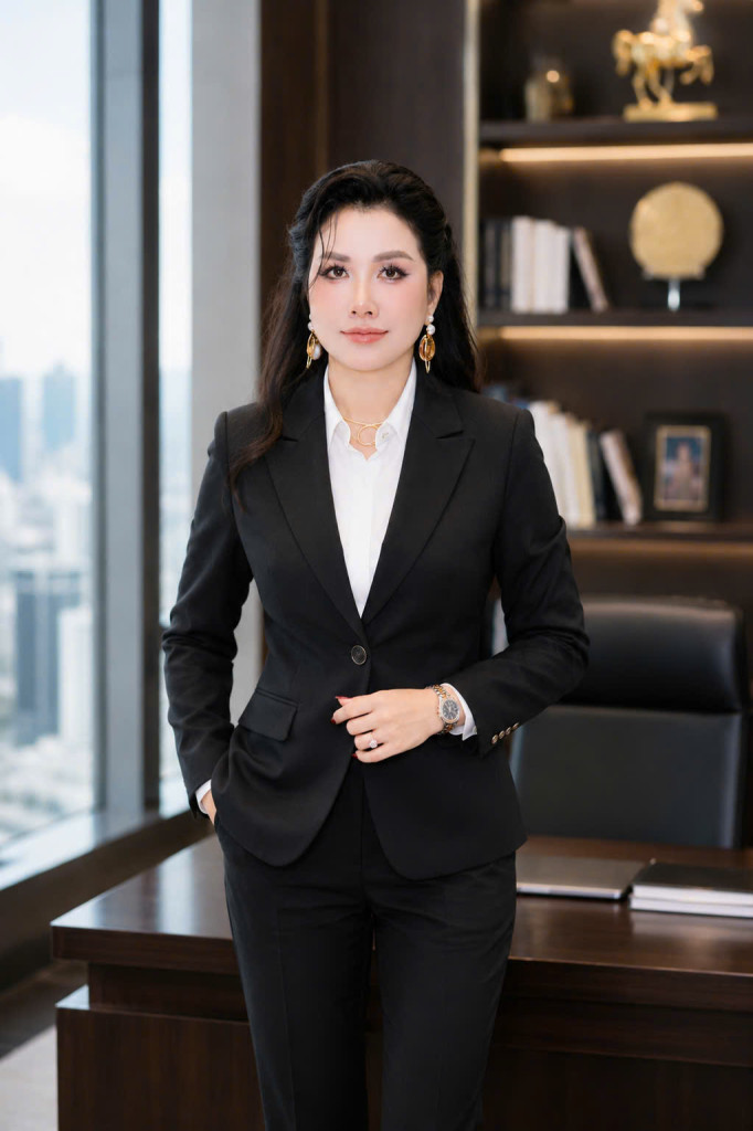 Mrs. Lê Thị Dung trong hình ảnh doanh nhân chỉn chu, bản lĩnh và giàu khí chất lãnh đạo (Ảnh: BTC)